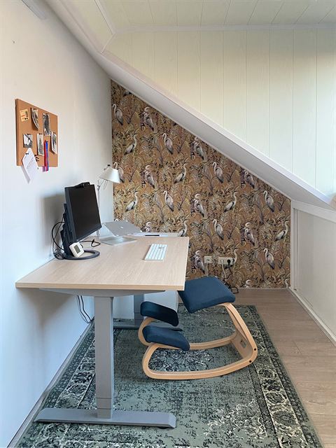 Werkplek met bureau op de tweede verdieping.